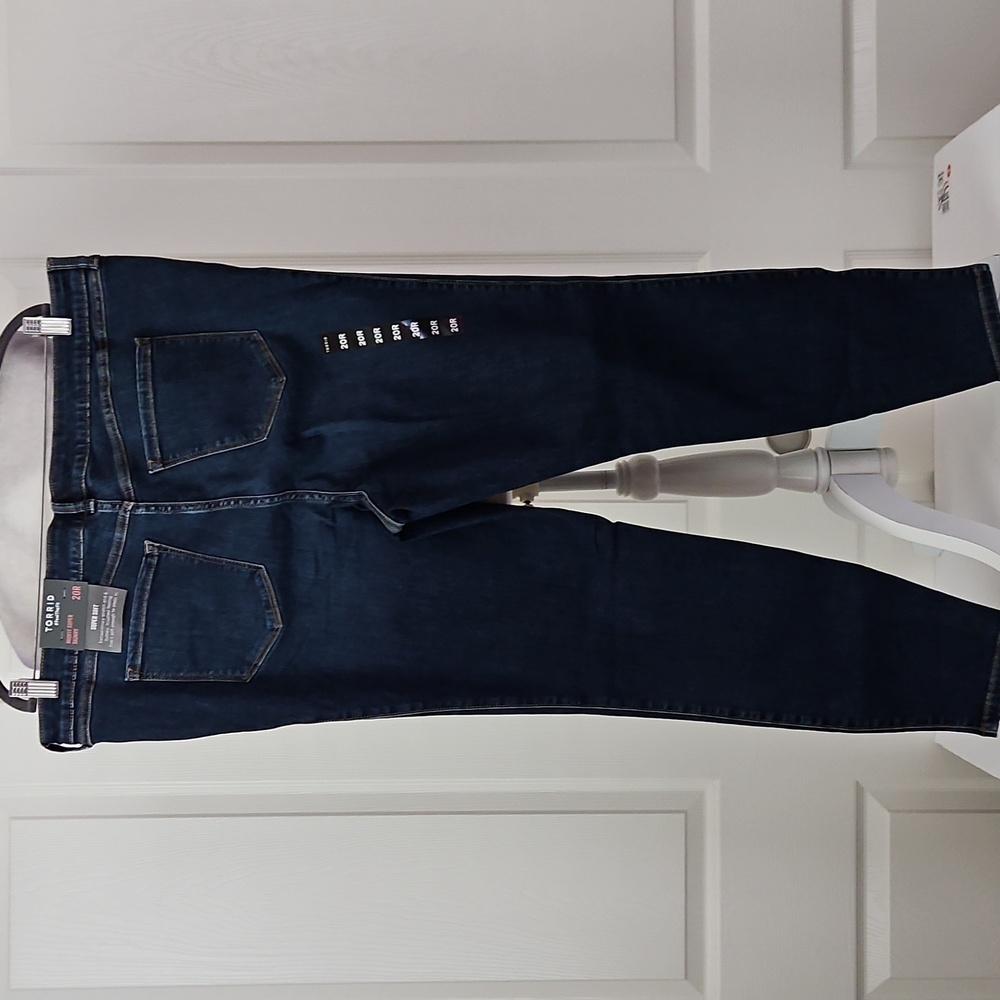 Torrid NWT Midfit Super Skinny Jeans - Picture 4 of 9